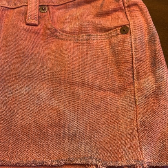 Levi’s Cutoff Shorts Premium Pink Low Rise Raw Hem Denim Jean Size 26 - Picture 11 of 16